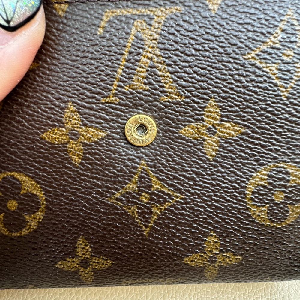 LV Compact Wallet - Picture 8 of 10